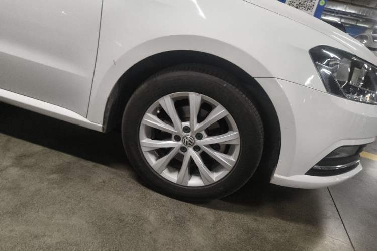 Used Volkswagen Lavida 2015 1.6L Automatic Comfort Edition Right Front Wheel Hub