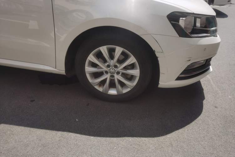 Used Volkswagen Lavida 2015 1.6L Automatic Comfort Edition Right Front Wheel Hub