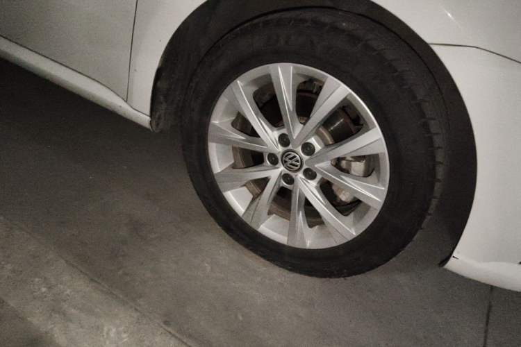 Used Volkswagen Lavida 2015 1.6L Manual Comfort Edition Right Front Wheel Hub