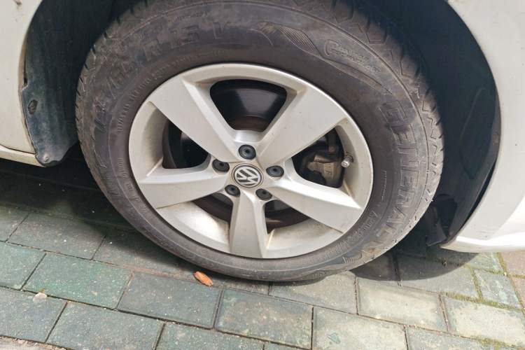 Used Volkswagen Lavida 2015 1.6L Manual Fashion Edition Right Front Wheel Hub