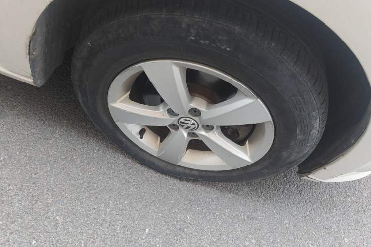 Used Volkswagen Lavida 2015 1.6L Automatic Fashion Edition Right Front Wheel Hub