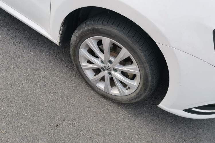 Used Volkswagen Lavida 2015 1.6L Manual Comfort Edition Right Front Wheel Hub