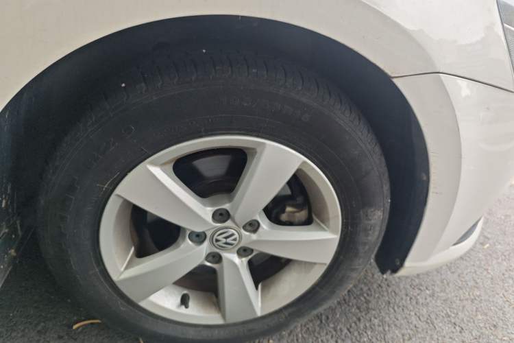Used Volkswagen Lavida 2015 1.6L Manual Fashion Edition Right Front Wheel Hub