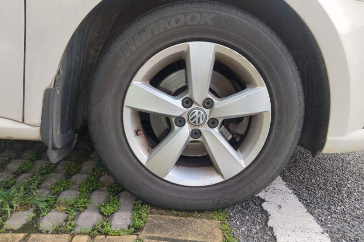 Used Volkswagen Lavida 2015 1.6L Automatic Fashion Edition Right Front Wheel Hub