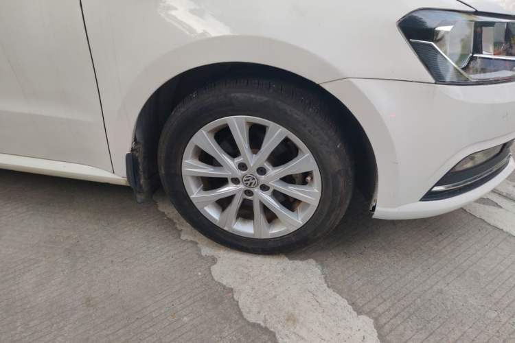 Used Volkswagen Lavida 2015 1.6L Automatic Comfort Edition Right Front Wheel Hub