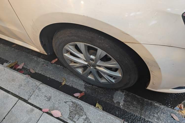 Used Volkswagen Lavida 2015 1.6L Manual Comfort Edition Right Front Wheel Hub