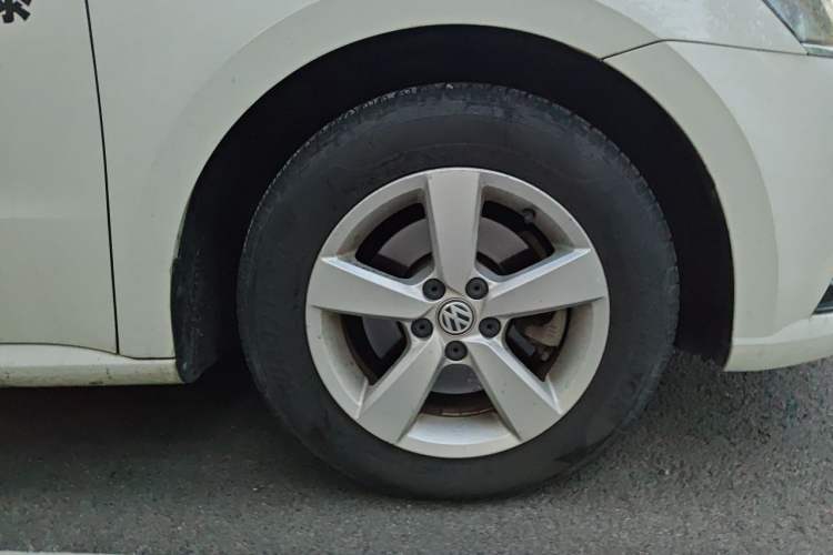 Used Volkswagen Lavida 2015 1.6L Manual Fashion Edition Right Front Wheel Hub
