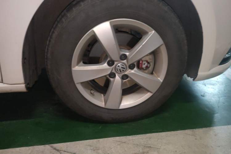 Used Volkswagen Lavida 2015 1.6L Automatic Fashion Edition Right Front Wheel Hub