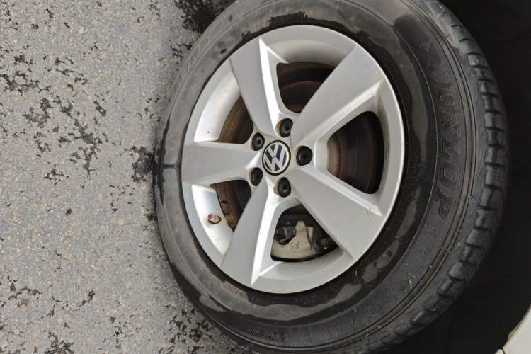 Used Volkswagen Lavida 2015 1.6L Manual Fashion Edition Right Front Wheel Hub
