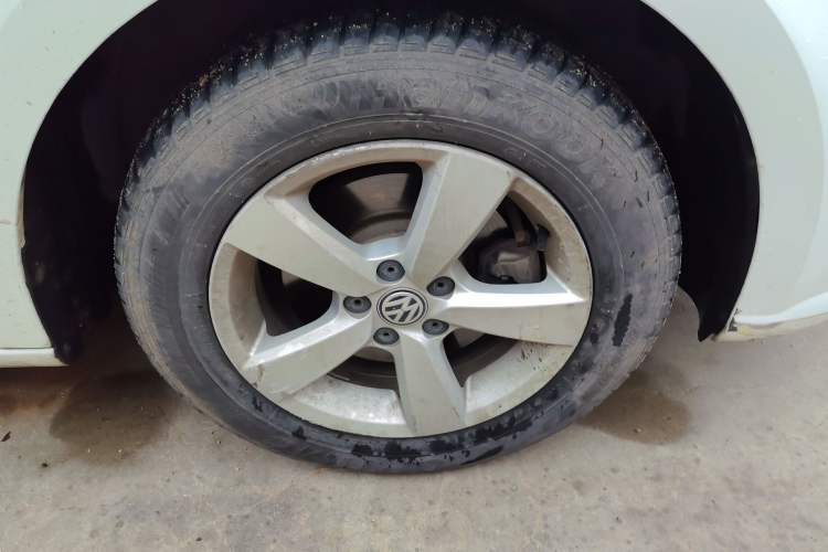 Used Volkswagen Lavida 2015 1.6L Manual Fashion Edition Right Front Wheel Hub