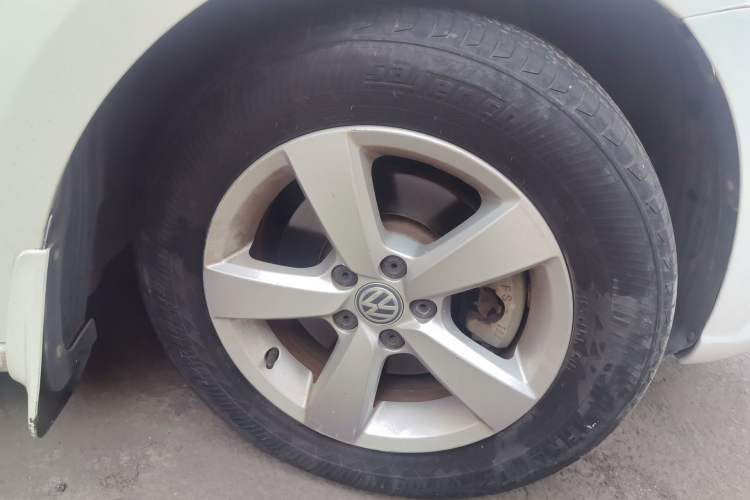 Used Volkswagen Lavida 2015 1.6L Automatic Fashion Edition Right Front Wheel Hub