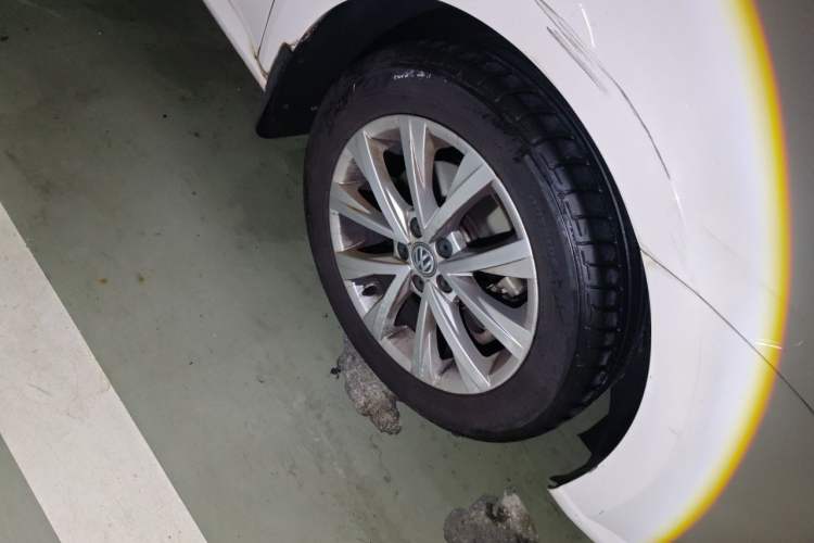 Used Volkswagen Lavida 2015 230TSI DSG Comfort Edition Right Front Wheel Hub