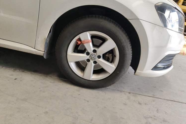 Used Volkswagen Lavida 2015 1.6L Automatic Fashion Edition Right Front Wheel Hub