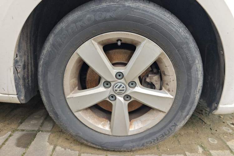 Used Volkswagen Lavida 2015 1.6L Manual Fashion Edition Right Front Wheel Hub