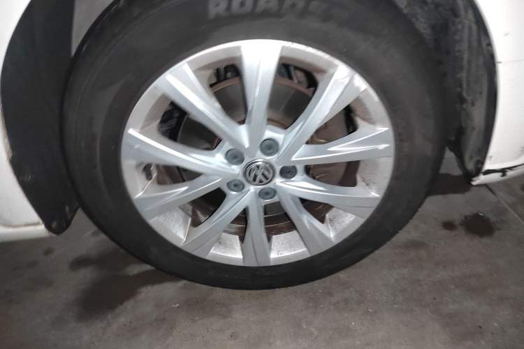 Used Volkswagen Lavida 2015 230TSI DSG Comfort Edition Right Front Wheel Hub