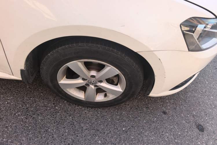 Used Volkswagen Lavida 2015 1.6L Automatic Fashion Edition Right Front Wheel Hub