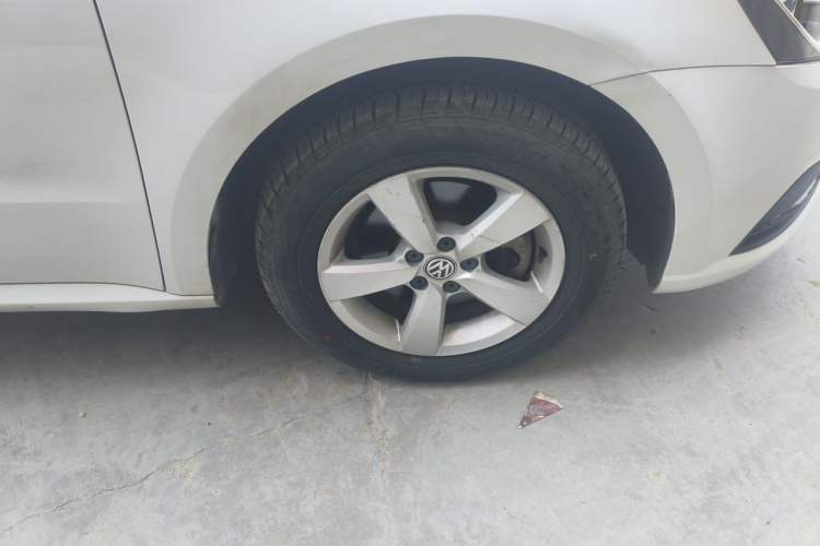 Used Volkswagen Lavida 2015 1.6L Manual Fashion Edition Right Front Wheel Hub