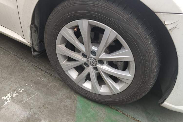 Used Volkswagen Lavida 2015 1.6L Automatic Comfort Edition Right Front Wheel Hub