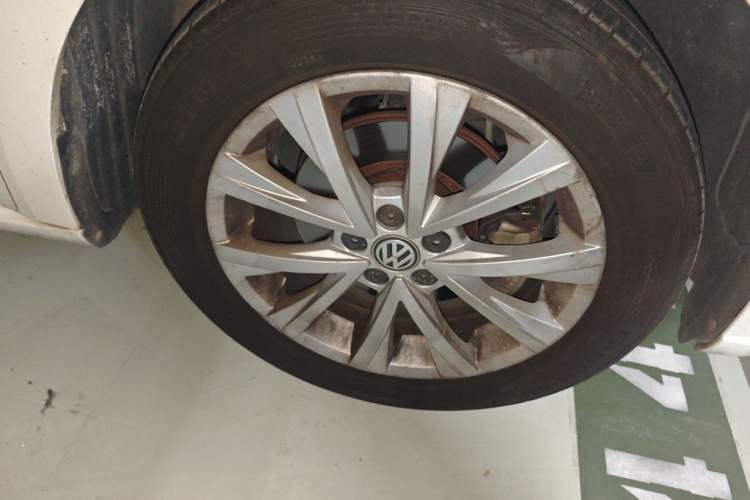 Used Volkswagen Lavida 2015 1.6L Manual Comfort Edition Right Front Wheel Hub