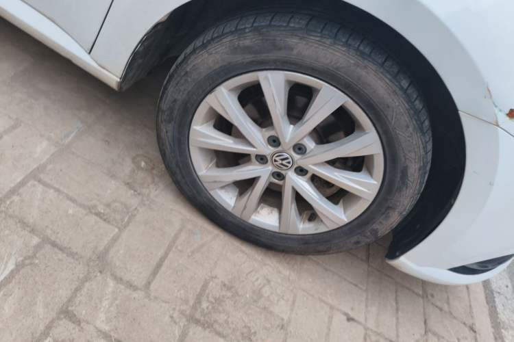 Used Volkswagen Lavida 2015 1.6L Manual Comfort Edition Right Front Wheel Hub