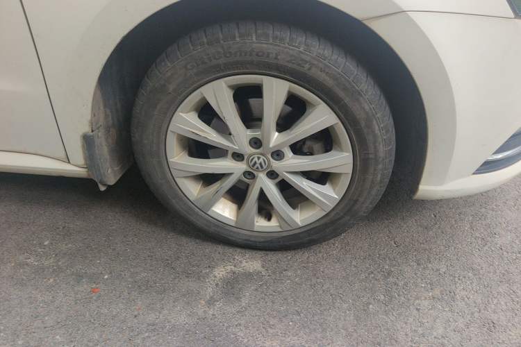 Used Volkswagen Lavida 2015 1.6L Manual Comfort Edition Right Front Wheel Hub