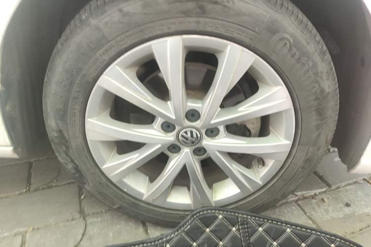 Used Volkswagen Lavida 2015 1.6L Manual Comfort Edition Right Front Wheel Hub