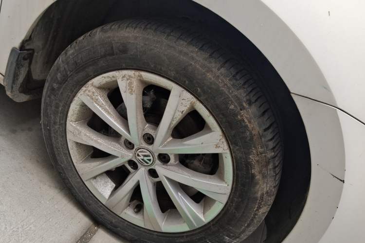 Used Volkswagen Lavida 2015 1.6L Manual Comfort Edition Right Front Wheel Hub