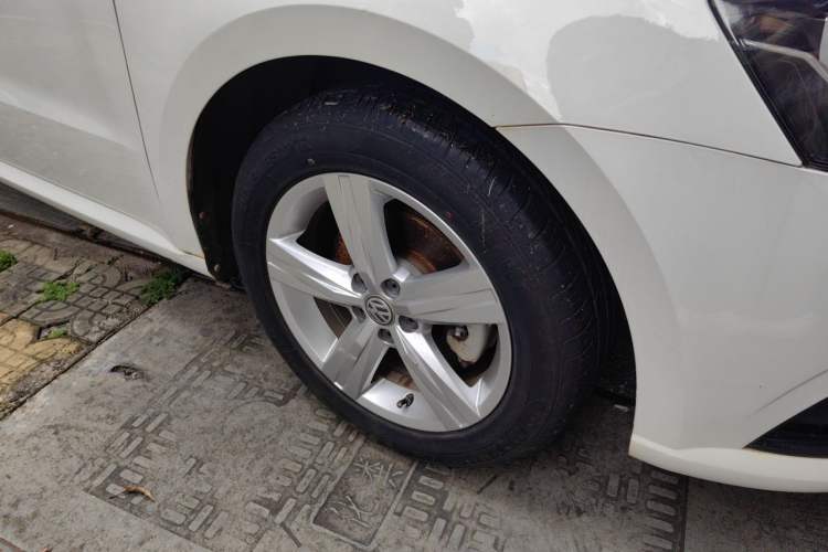 Used Volkswagen Lavida 2015 1.6L Manual Fashion Edition Right Front Wheel Hub
