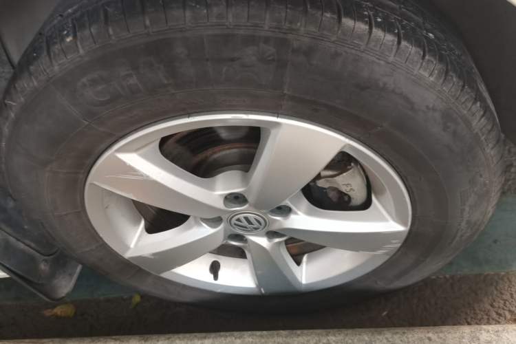 Used Volkswagen Lavida 2015 1.6L Automatic Fashion Edition Right Front Wheel Hub