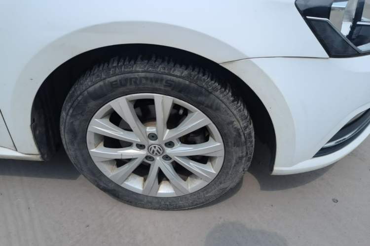 Used Volkswagen Lavida 2015 1.6L Manual Comfort Edition Right Front Wheel Hub