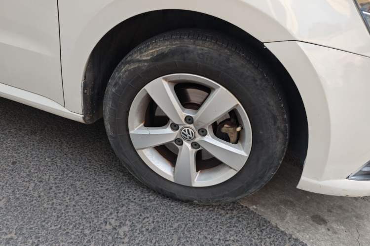 Used Volkswagen Lavida 2015 1.6L Manual Fashion Edition Right Front Wheel Hub
