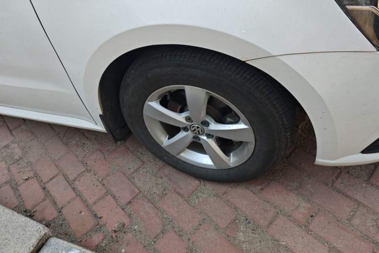 Used Volkswagen Lavida 2015 1.6L Manual Fashion Edition Right Front Wheel Hub