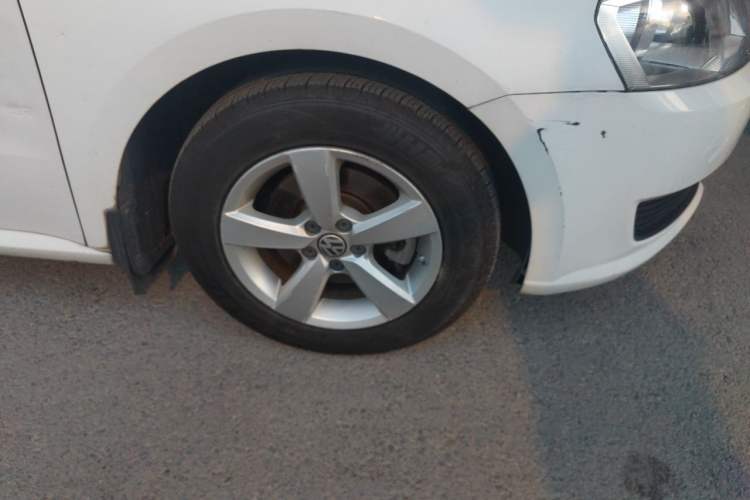 Used Volkswagen Lavida 2015 1.6L Automatic Fashion Edition Right Front Wheel Hub