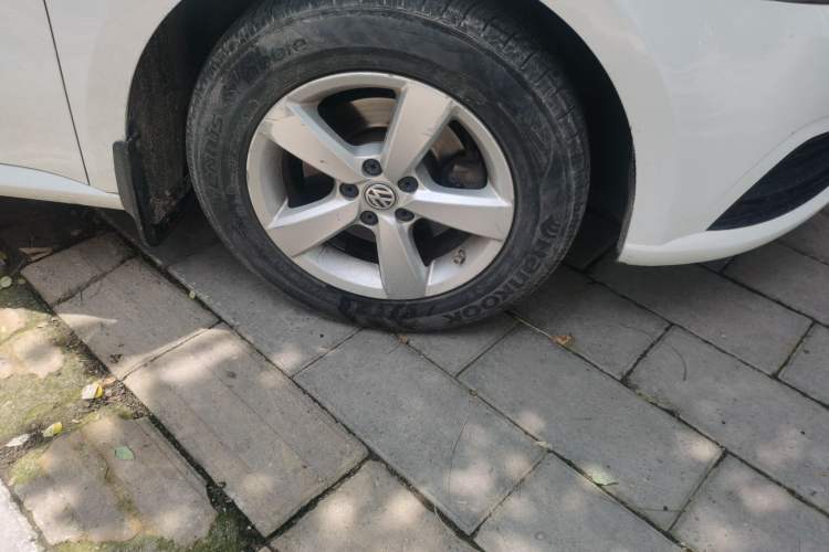 Used Volkswagen Lavida 2015 1.6L Manual Fashion Edition Right Front Wheel Hub