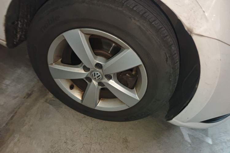 Used Volkswagen Lavida 2015 1.6L Automatic Fashion Edition Right Front Wheel Hub