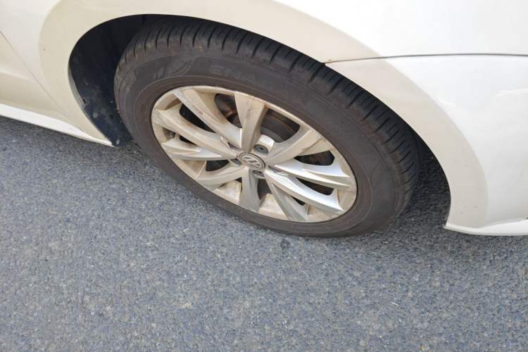 Used Volkswagen Lavida 2015 1.6L Automatic Comfort Edition Right Front Wheel Hub