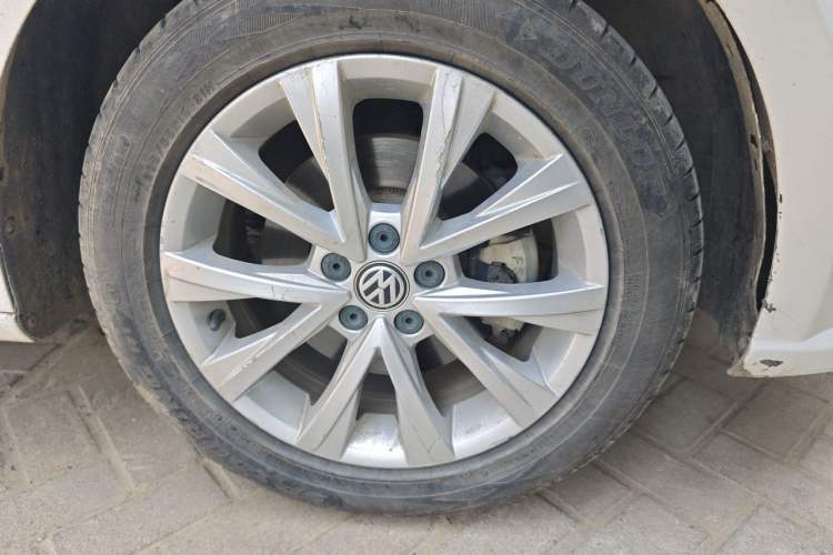 Used Volkswagen Lavida 2015 1.6L Manual Comfort Edition Right Front Wheel Hub