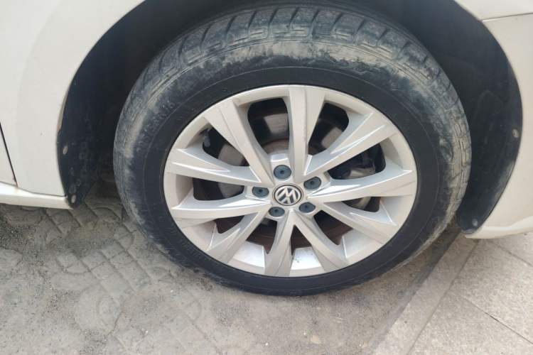 Used Volkswagen Lavida 2015 1.6L Manual Comfort Edition Right Front Wheel Hub