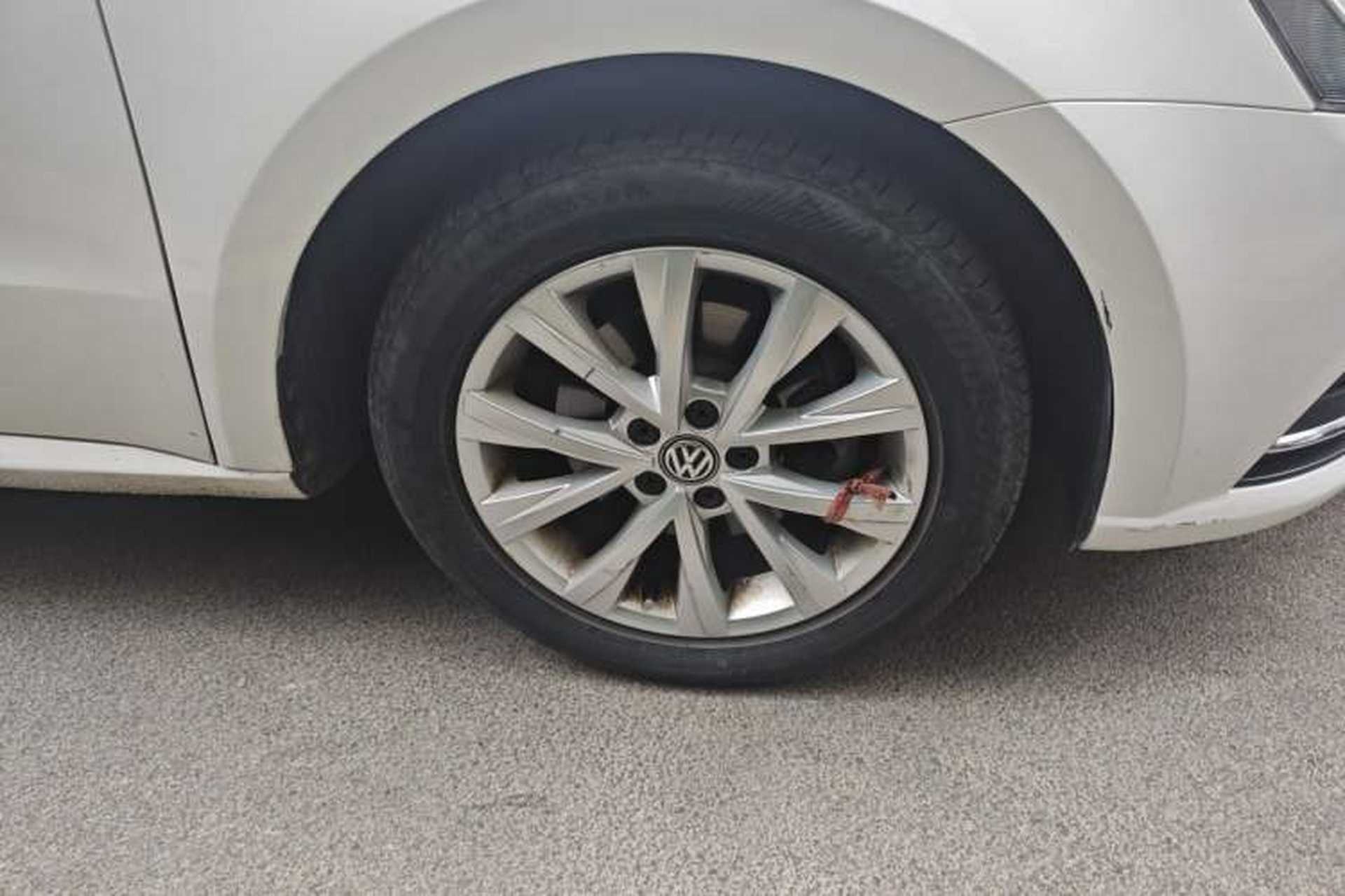 Used Volkswagen Lavida 2015 1.6L Automatic Comfort Edition Right Front Wheel Hub