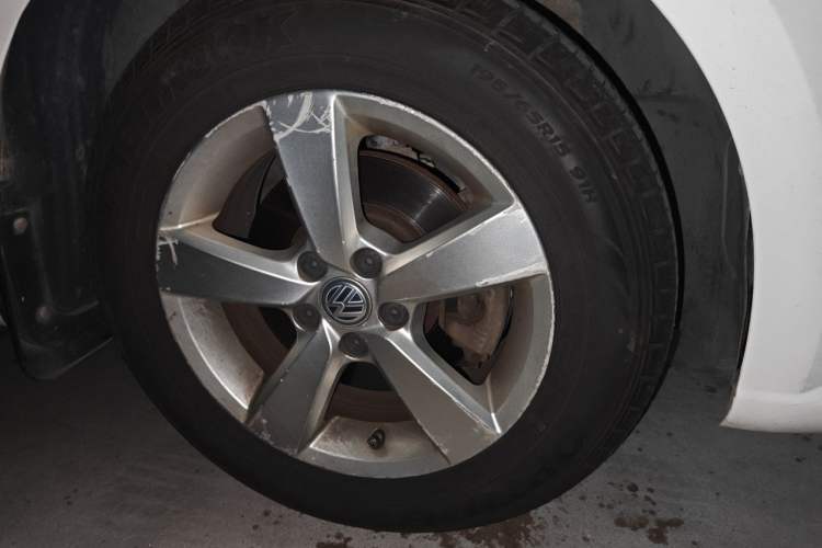 Used Volkswagen Lavida 2015 1.6L Manual Fashion Edition Right Front Wheel Hub