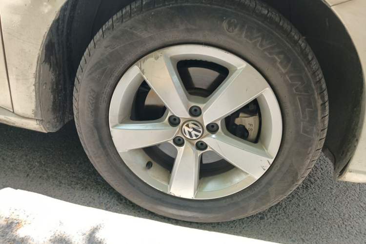 Used Volkswagen Lavida 2015 1.6L Automatic Fashion Edition Right Front Wheel Hub