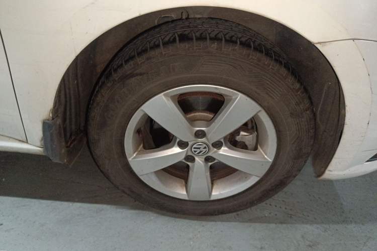 Used Volkswagen Lavida 2015 1.6L Manual Fashion Edition Right Front Wheel Hub