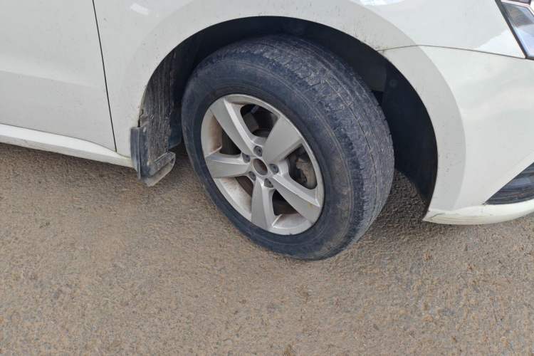 Used Volkswagen Lavida 2015 1.6L Manual Fashion Edition Right Front Wheel Hub