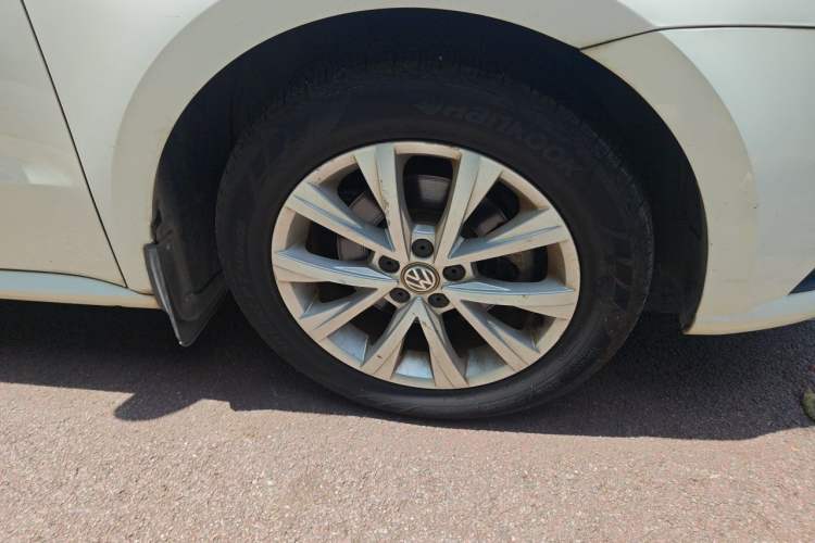 Used Volkswagen Lavida 2015 1.6L Manual Comfort Edition Right Front Wheel Hub