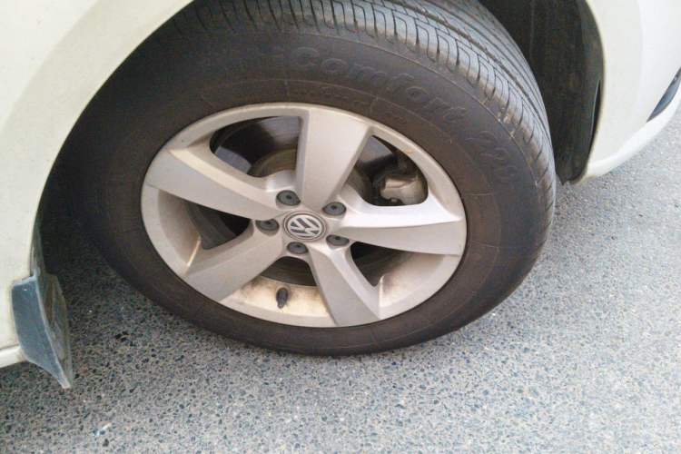 Used Volkswagen Lavida 2015 1.6L Manual Fashion Edition Right Front Wheel Hub