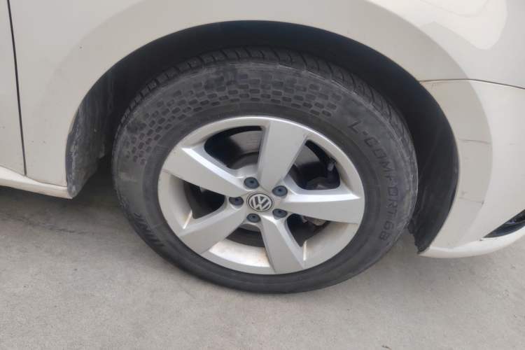 Used Volkswagen Lavida 2015 1.6L Automatic Fashion Edition Right Front Wheel Hub