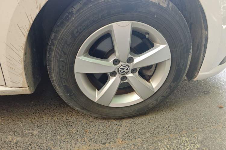 Used Volkswagen Lavida 2015 1.6L Manual Fashion Edition Right Front Wheel Hub