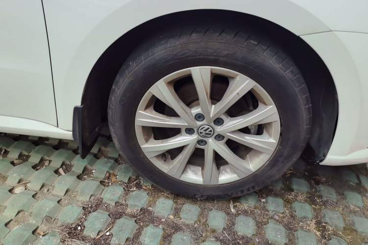 Used Volkswagen Lavida 2015 1.6L Manual Comfort Edition Right Front Wheel Hub