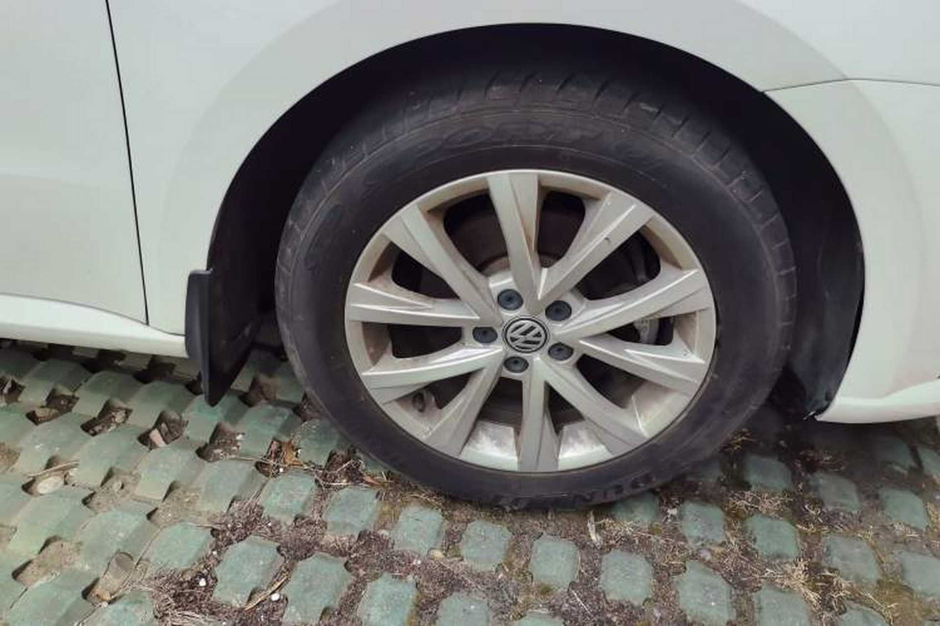 Used Volkswagen Lavida 2015 1.6L Manual Comfort Edition Right Front Wheel Hub