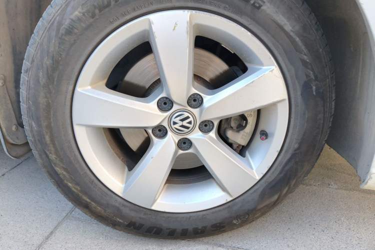 Used Volkswagen Lavida 2015 1.6L Manual Fashion Edition Right Front Wheel Hub